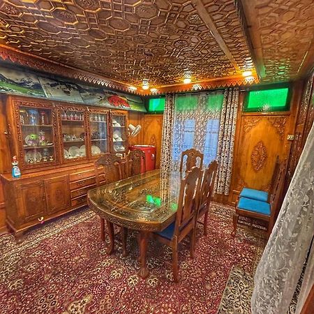 Hotel Exotic Young Shreen Houseboat Srīnagar Exterior foto