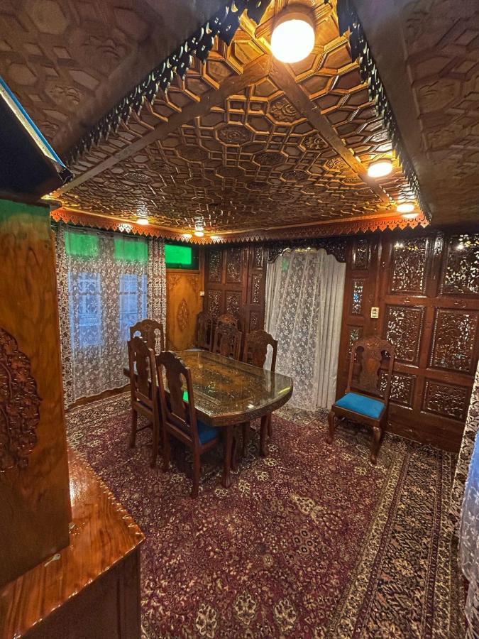 Hotel Exotic Young Shreen Houseboat Srīnagar Exterior foto