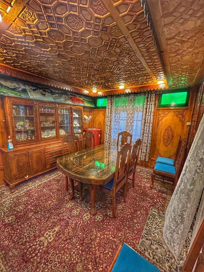Hotel Exotic Young Shreen Houseboat Srīnagar Exterior foto