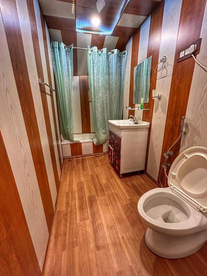 Hotel Exotic Young Shreen Houseboat Srīnagar Exterior foto