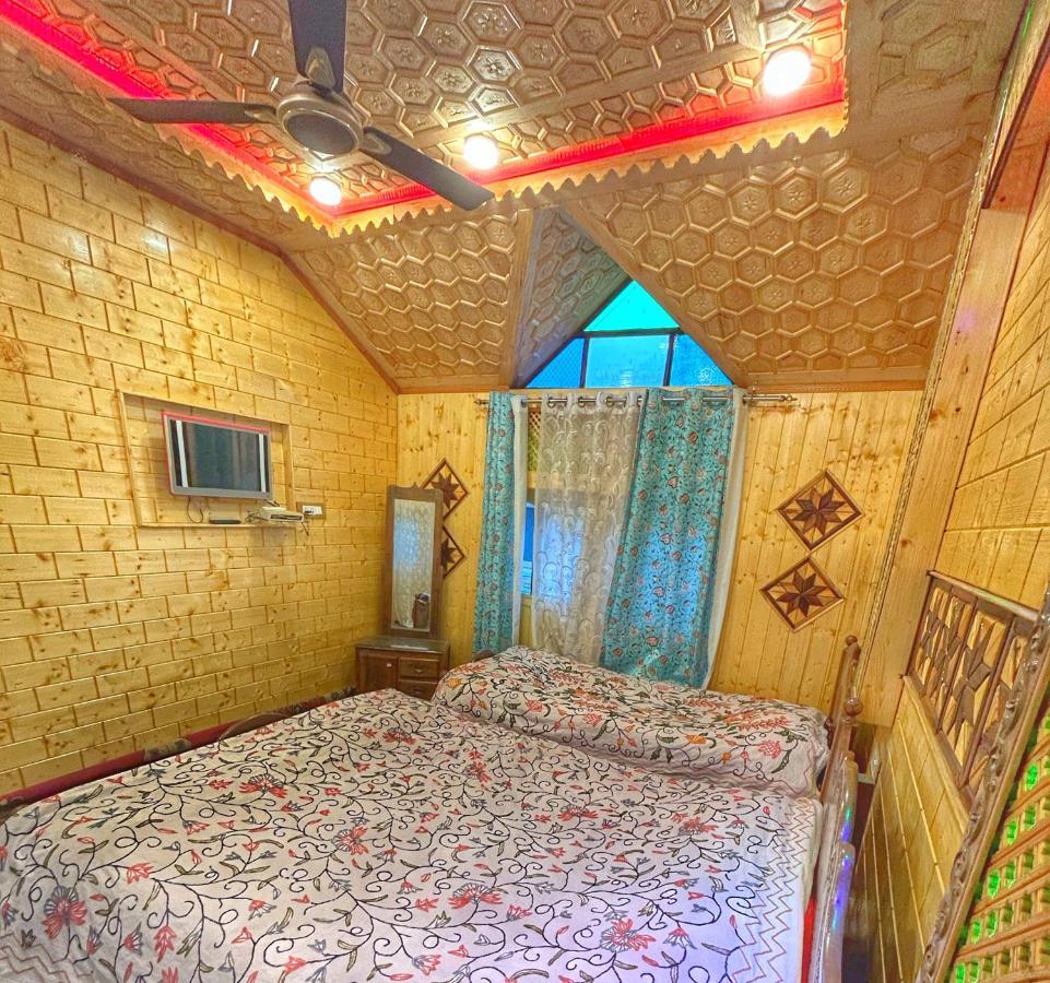 Hotel Exotic Young Shreen Houseboat Srīnagar Exterior foto