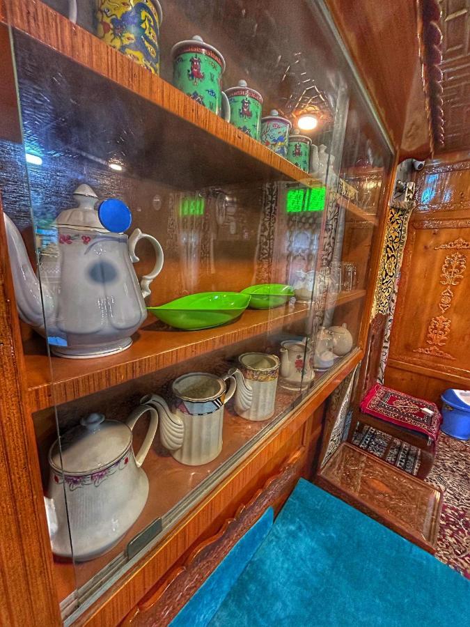 Hotel Exotic Young Shreen Houseboat Srīnagar Exterior foto
