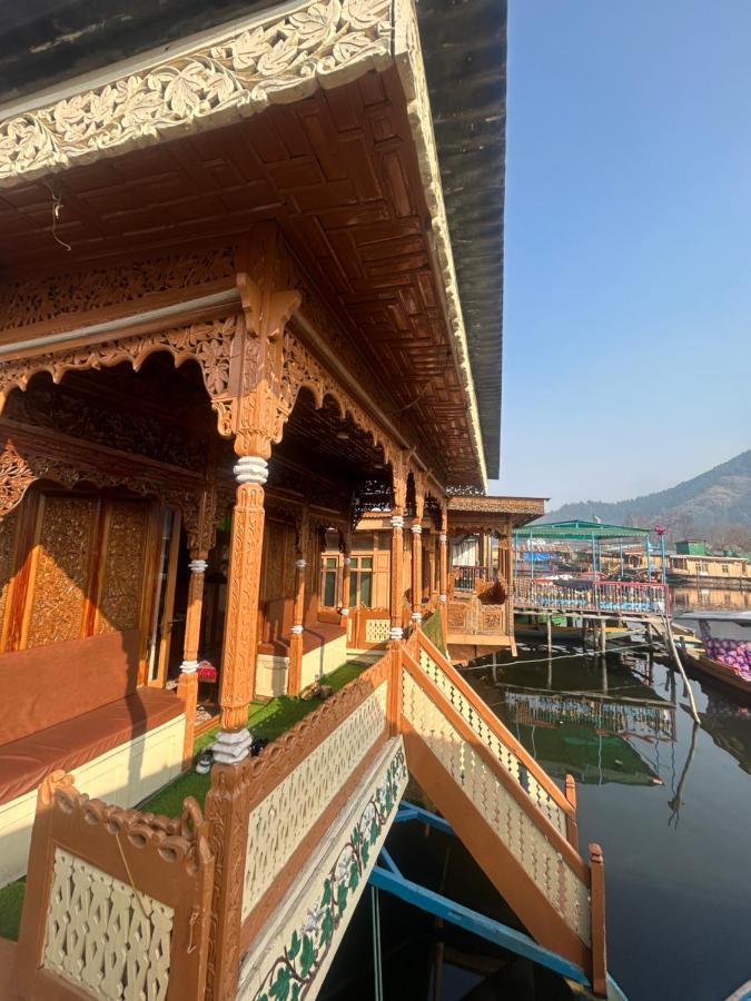 Hotel Exotic Young Shreen Houseboat Srīnagar Exterior foto