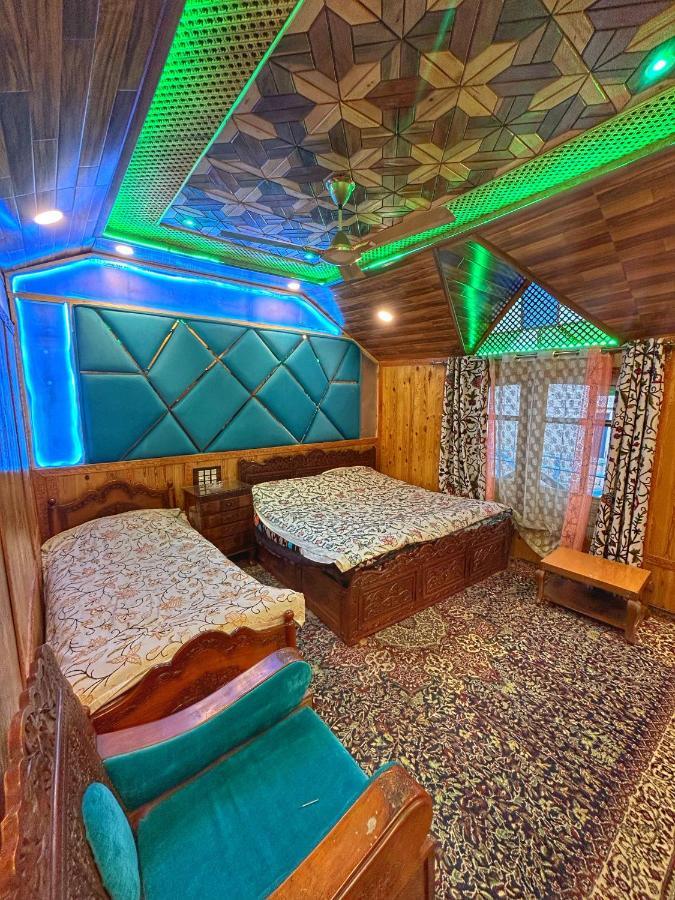 Hotel Exotic Young Shreen Houseboat Srīnagar Exterior foto