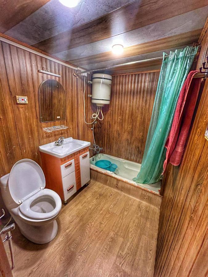 Hotel Exotic Young Shreen Houseboat Srīnagar Exterior foto