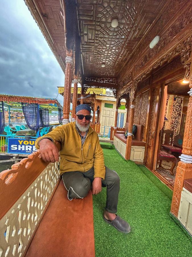 Hotel Exotic Young Shreen Houseboat Srīnagar Exterior foto