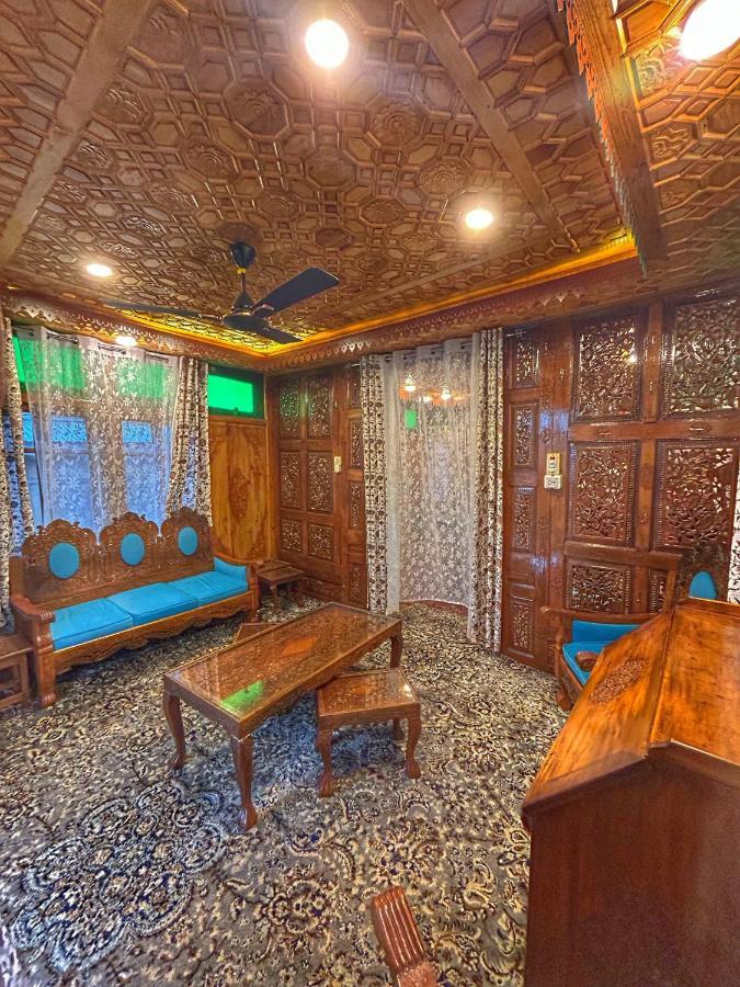 Exotic Young Shreen Houseboat Srīnagar Exterior foto