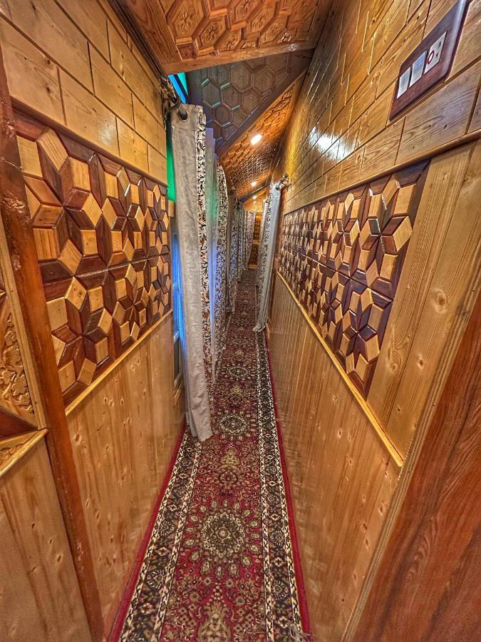 Hotel Exotic Young Shreen Houseboat Srīnagar Exterior foto