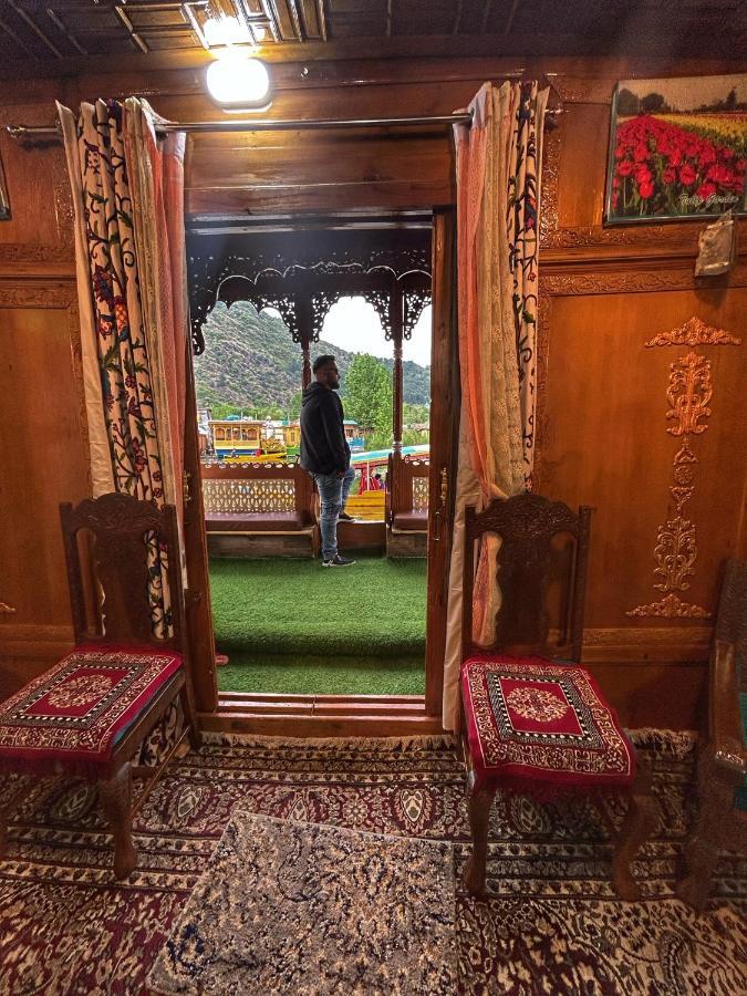 Hotel Exotic Young Shreen Houseboat Srīnagar Exterior foto